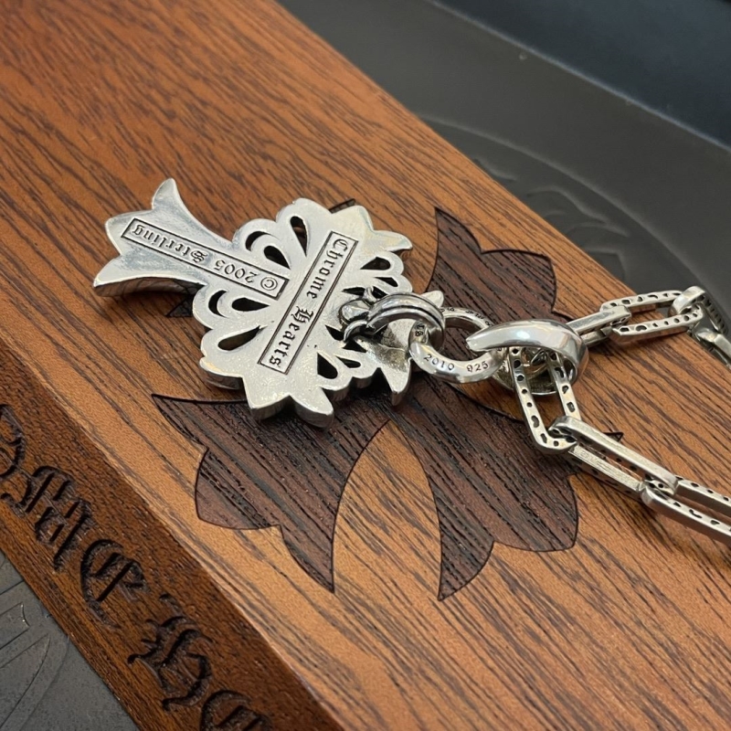 Ch*0me He**ts necklaces